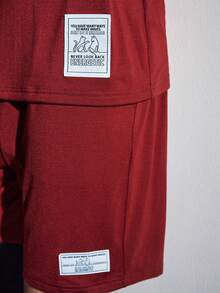 Manfinity RebelGame 1入組字母圖案T恤和1入組腰部抽繩短褲 - 酒紅色 - 查看 7