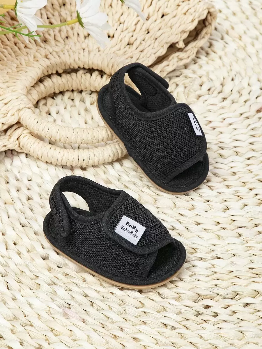 嬰兒鏤空字母貼飾魔術貼時尚戶外織物露跟涼鞋 - 黑色 - 查看 1