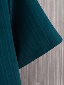 Manfinity Homme 男士素色前紐扣襯衫和腰部抽繩短褲不帶T恤 - 墨綠色 - 查看 4