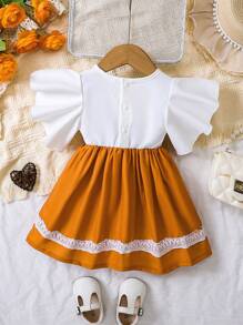 SHEIN 嬰兒雙色鏤空蕾絲花邊蝴蝶袖連衣裙 - 彩色 - 查看 2