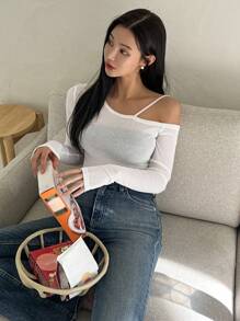 DAZY 纯色不对称领口短款 T 恤长袖上衣 - 白色 - 查看 3