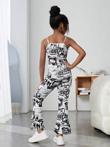 SHEIN 少女黑白Pop-Art圖案休閒甜美酷炫細肩帶短上衣和喇叭褲，夏季休閒套裝 - 黑與白 - 查看 2