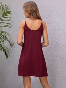 SHEIN LUNE 綁帶細節素色吊帶連衣裙 - 酒紅色 - 查看 2