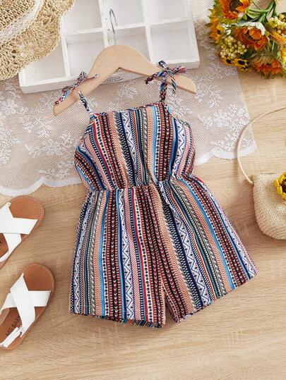 SHEIN بيبي رومبر بحمالات مطبع بخطوط وأشكال هندسية للفتاة