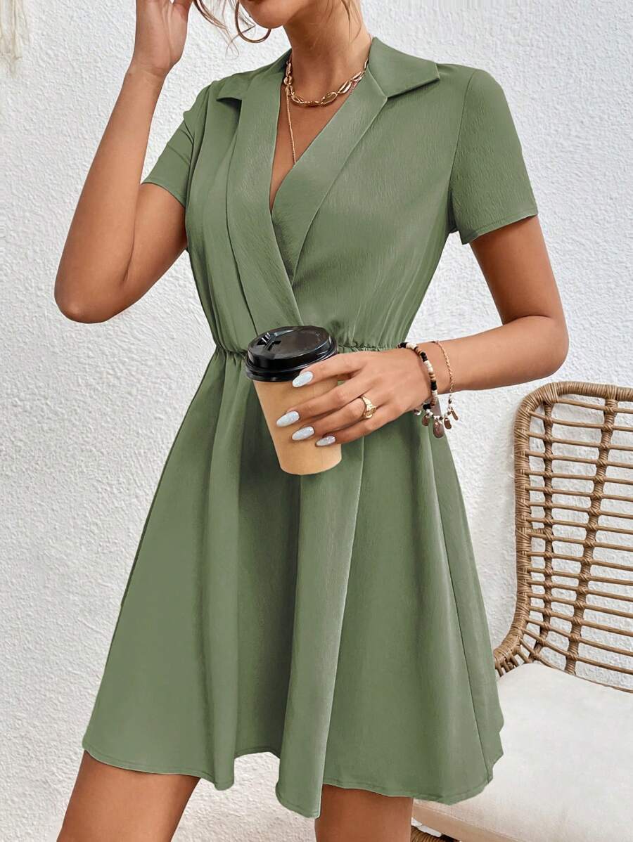 SHEIN Frenchy 素色圍裹細節A字連衣裙 - 軍綠色 - 查看 1