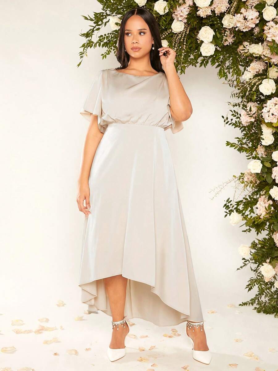 SHEIN Belle 大碼素色高低下擺緞面伴娘連衣裙 - 米色 - 查看 1