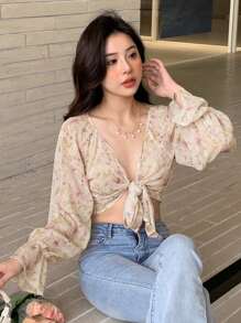 DAZY Áo kiểu crop top tay bồng thắt nút phía trước in hoa, trang phục đi nghỉ mát cho nữ. - Nhiều màu - Xem 8