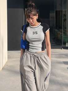 DAZY Đồ họa Chữ cái Tương phản Tay Raglan Áo phông Crop - Nhiều màu - Xem 6