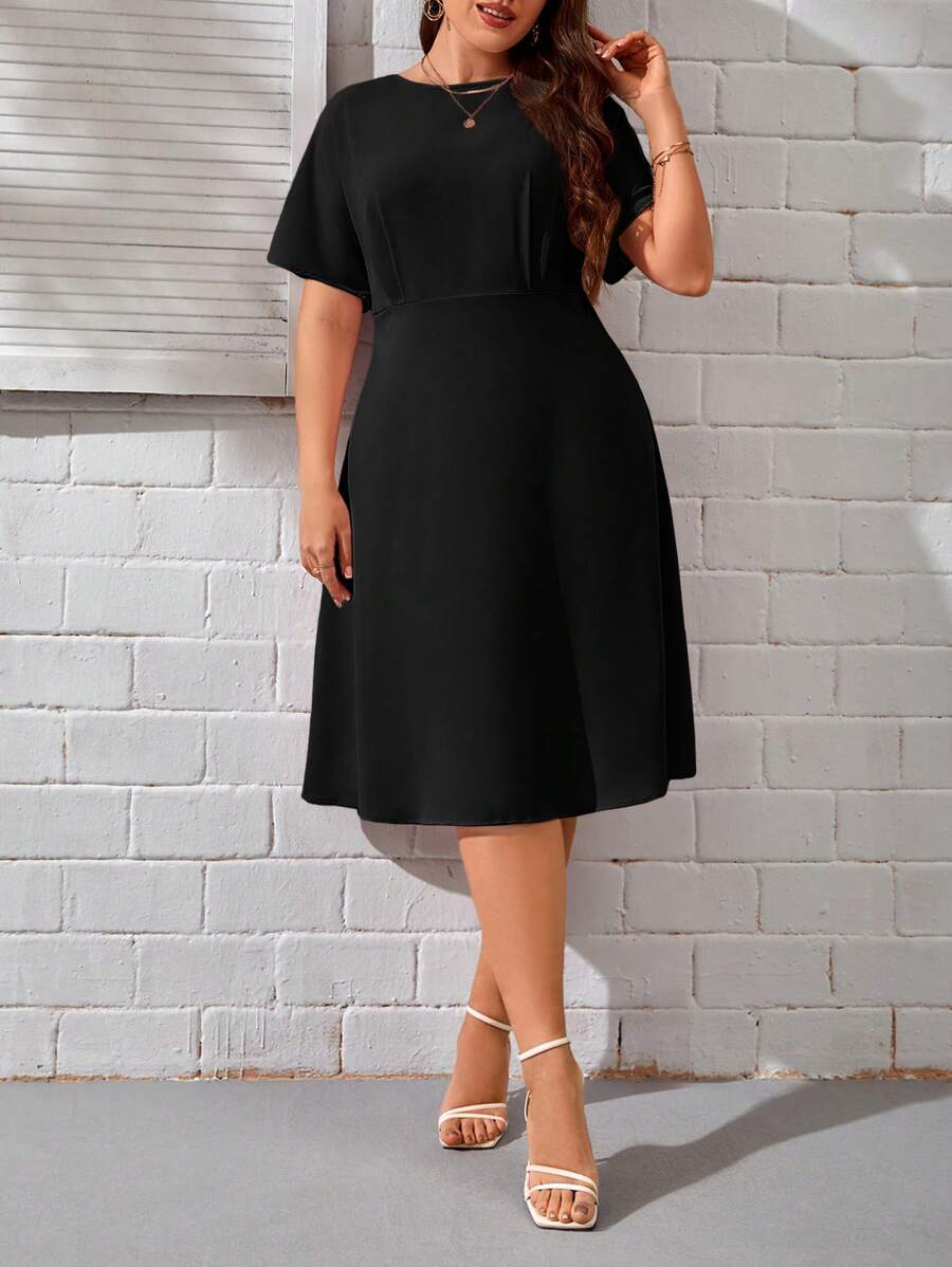 SHEIN Clasi 大碼素色A字連衣裙 - 黑色 - 查看 1