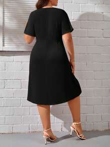 SHEIN Clasi 大碼素色A字連衣裙 - 黑色 - 查看 2