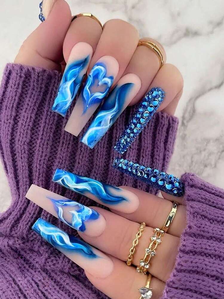 Ponte glamuroso con 24 uñas postizas con patrón de corazón mate de llama azul de ataúd largo y 1 lima de uñas y 1 hoja de cinta para uñas - Multicolor - Añade 1