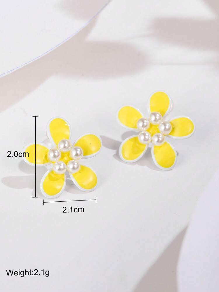 Faux Pearl Decor Flower Stud Earrings