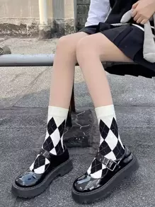 Mujer 1 par Calcetines de tripulación con patrón de rombo preppy para diariamente - Blanco y Negro - Ver 1
