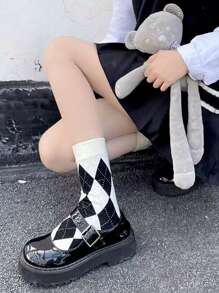Mujer 1 par Calcetines de tripulación con patrón de rombo preppy para diariamente - Blanco y Negro - Ver 4