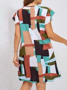 SHEIN LUNE 大碼幾何印花蝴蝶袖直筒連衣裙 - 彩色 - 查看 2