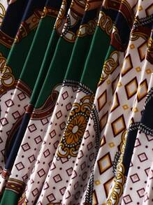 SHEIN Clasi Plus Chain Print Pleated Skirt - Green - View 4