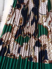 SHEIN Clasi Plus Chain Print Pleated Skirt - Green - View 5