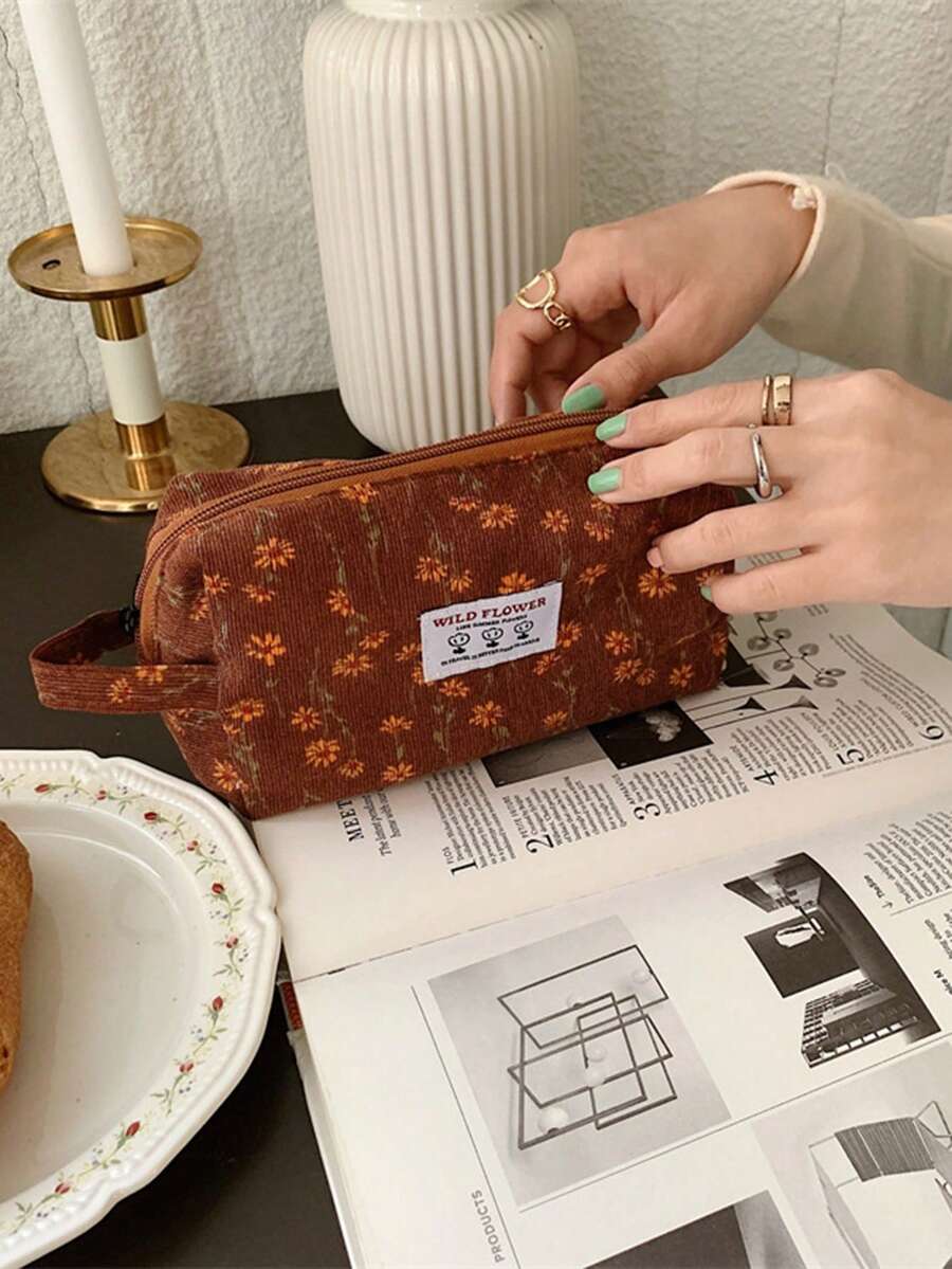 1 Túi Đựng Đồ Trang Điểm Bằng Vải Nhung Thời Trang Họa Tiết Hoa Retro Và Thông Thường Dung Tích Lớn Đa Chức Năng Đựng Đồ Trang Điểm Cho Dụng Cụ Trang Điểm Có Dây Kéo Dụng Cụ Trang Điểm Túi Đựng Mỹ Phẩm Bền Và Di Động Để Đi Du Lịch Và Ký Túc Xá Đại Học Dành Cho Phụ Nữ Và Trẻ Em Gái Du Lịch Cần Thiết - màu nâu - Xem 1