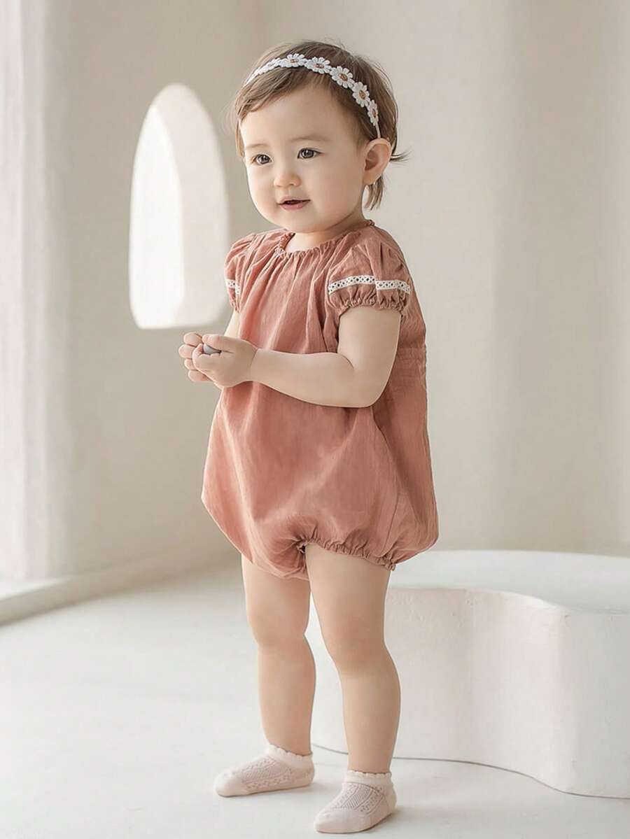 Bodysuits Em bé Tương phản ren Lá thư - Gỗ đỏ - Xem 1