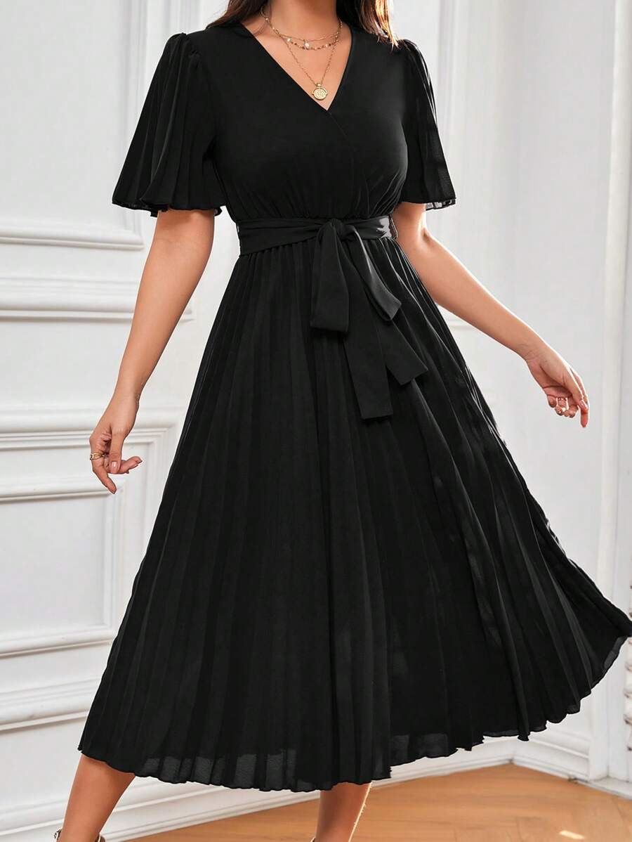 SHEIN Frenchy 素色百褶下擺繫腰帶連衣裙 - 黑色 - 查看 1