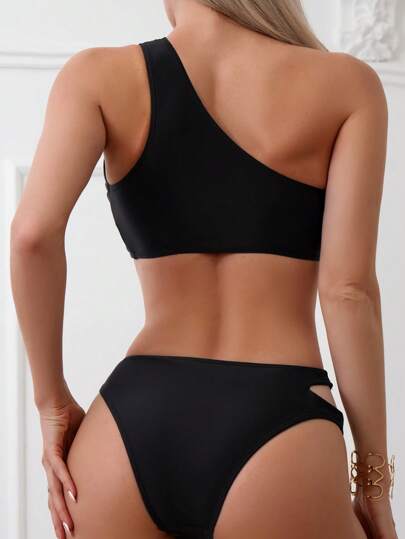 Bikini découpé asymétrique