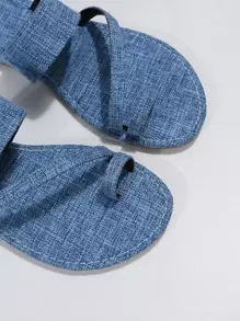Nuevas sandalias de dedo planas y de moda para mujer
