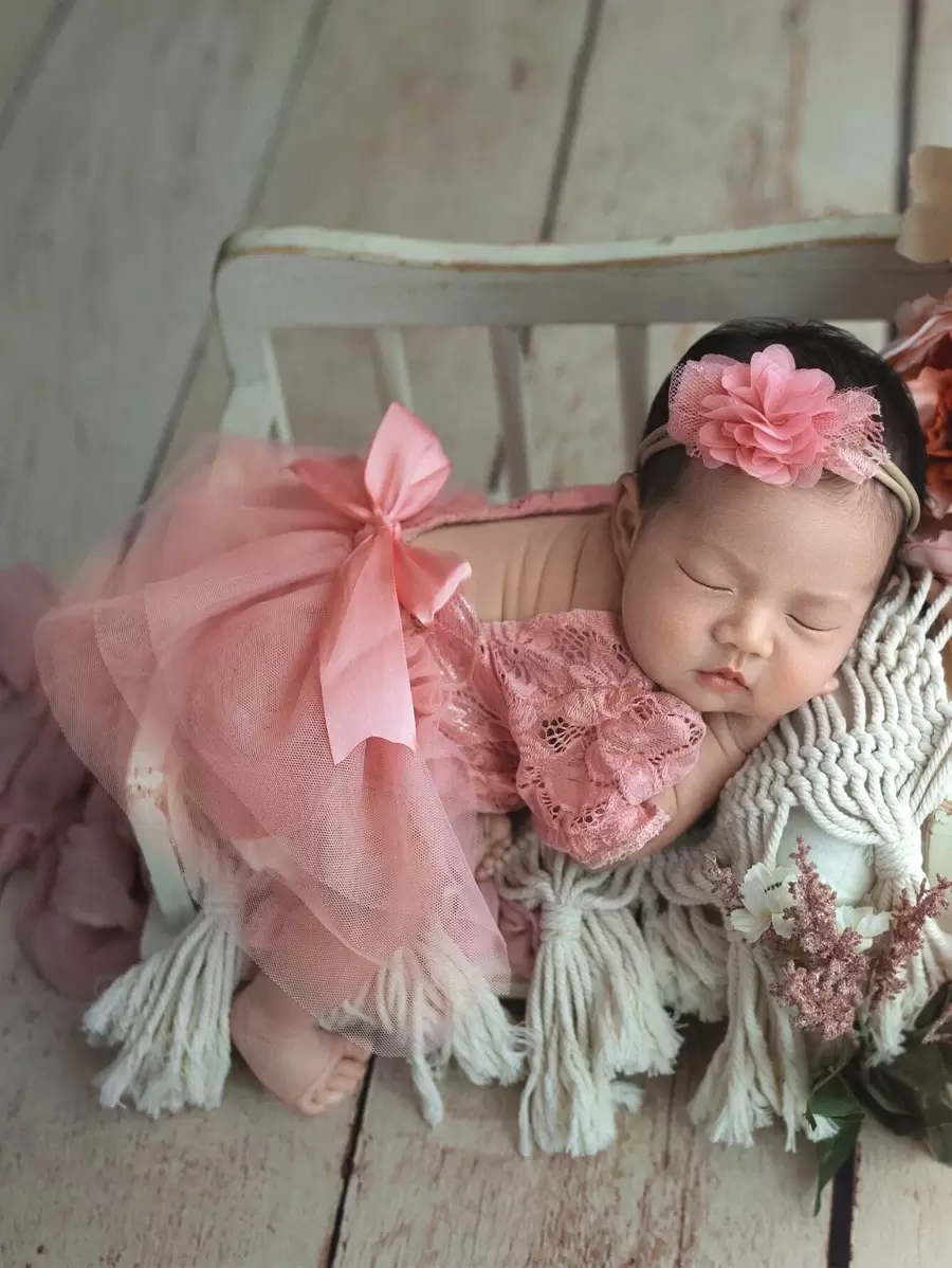 嬰兒後綁帶蝴蝶結網紗拼接連體衣帶配件髮箍拍攝套裝 - 藕粉色 - 查看 1