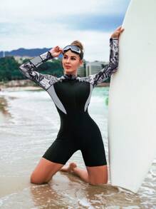 Swim SPRTY 印花拉鏈開襟插肩袖連體泳衣 - 黑與白 - 查看 3