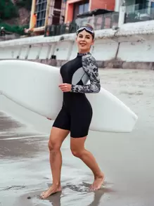 Swim SPRTY 印花拉鏈開襟插肩袖連體泳衣 - 黑與白 - 查看 5