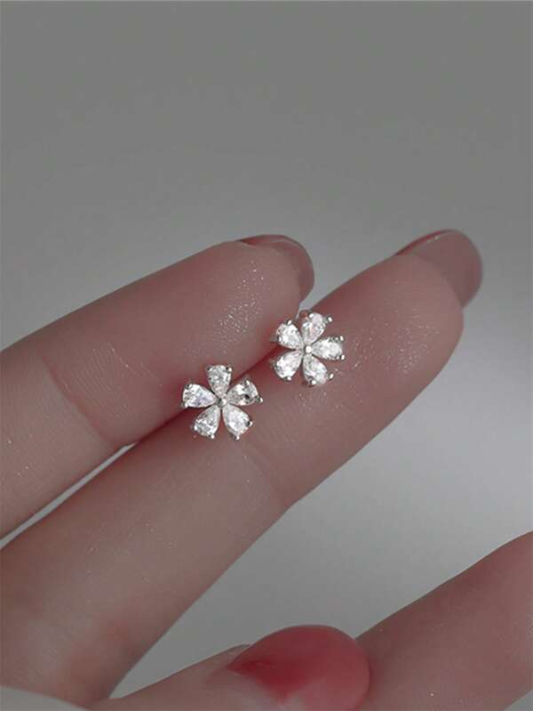 CHOSHILAR زوج من أقراط الأزهار الفاخرة المرصعة بالزركونيا المكعبة للنساء لاستخدامات التزيين اليومية، عيد الحب، الأم،عيد الأم، هدية