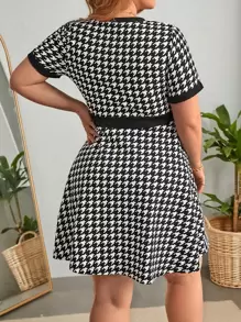 SHEIN Privé Đầm Plus Size Nút phía trước răng cưa Giải trí - Đen và trắng - Xem 2