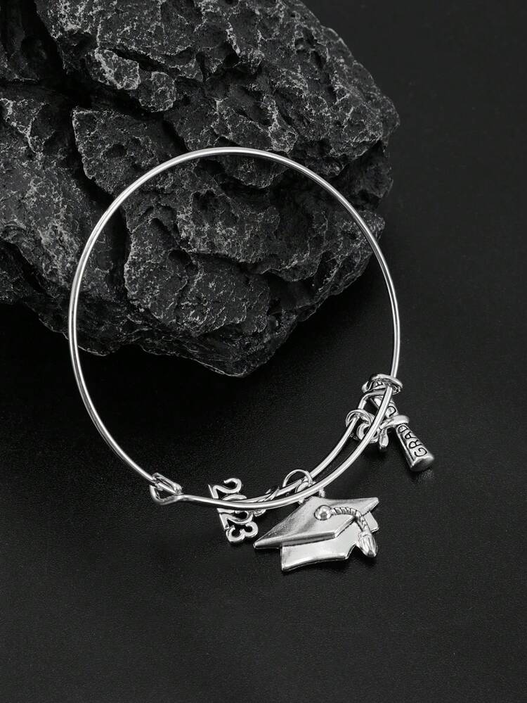 1pc Fashionable Zinc Alloy Graduation Hat & Year Number Charm Bangle For Women For Daily Decoration
