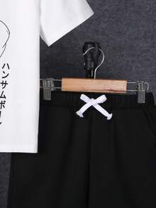 SHEIN 男孩日本字母和數字圖案T恤和腰部抽繩短褲 - 黑與白 - 查看 3