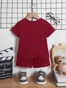 SHEIN 男嬰字母補丁細節T恤和短褲 - 酒紅色 - 查看 2