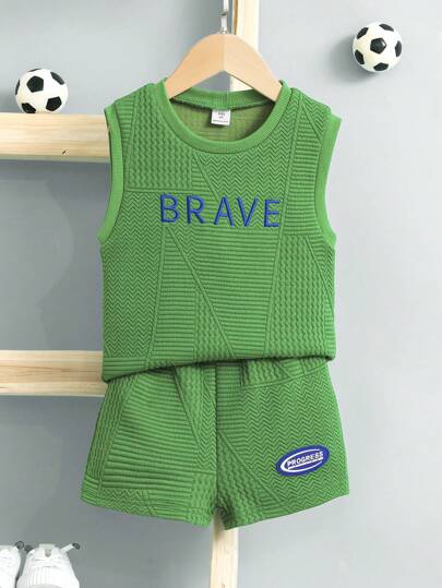 小男童字母圖案背心上衣和短褲