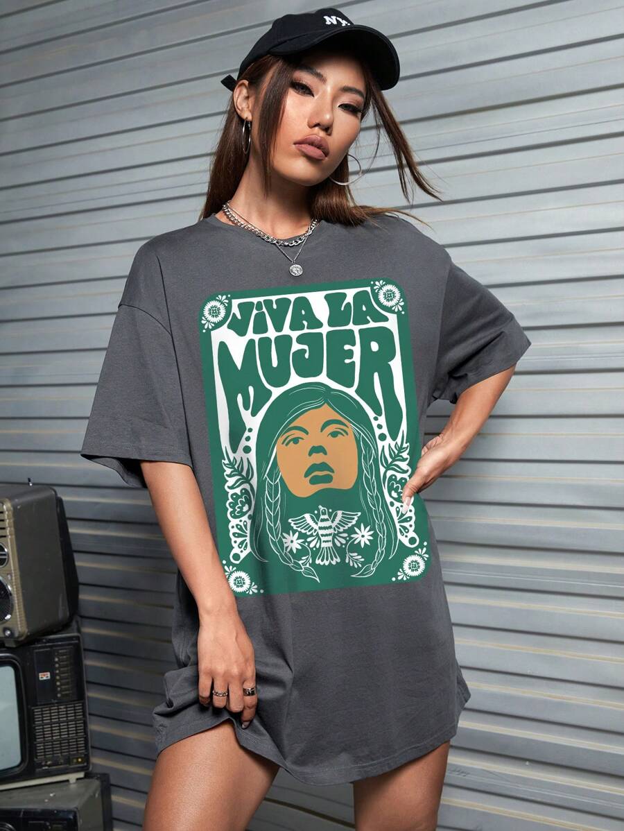 Mocosa Figure & Slogan Graphic Drop Shoulder Dress - Dark Grey - View 1