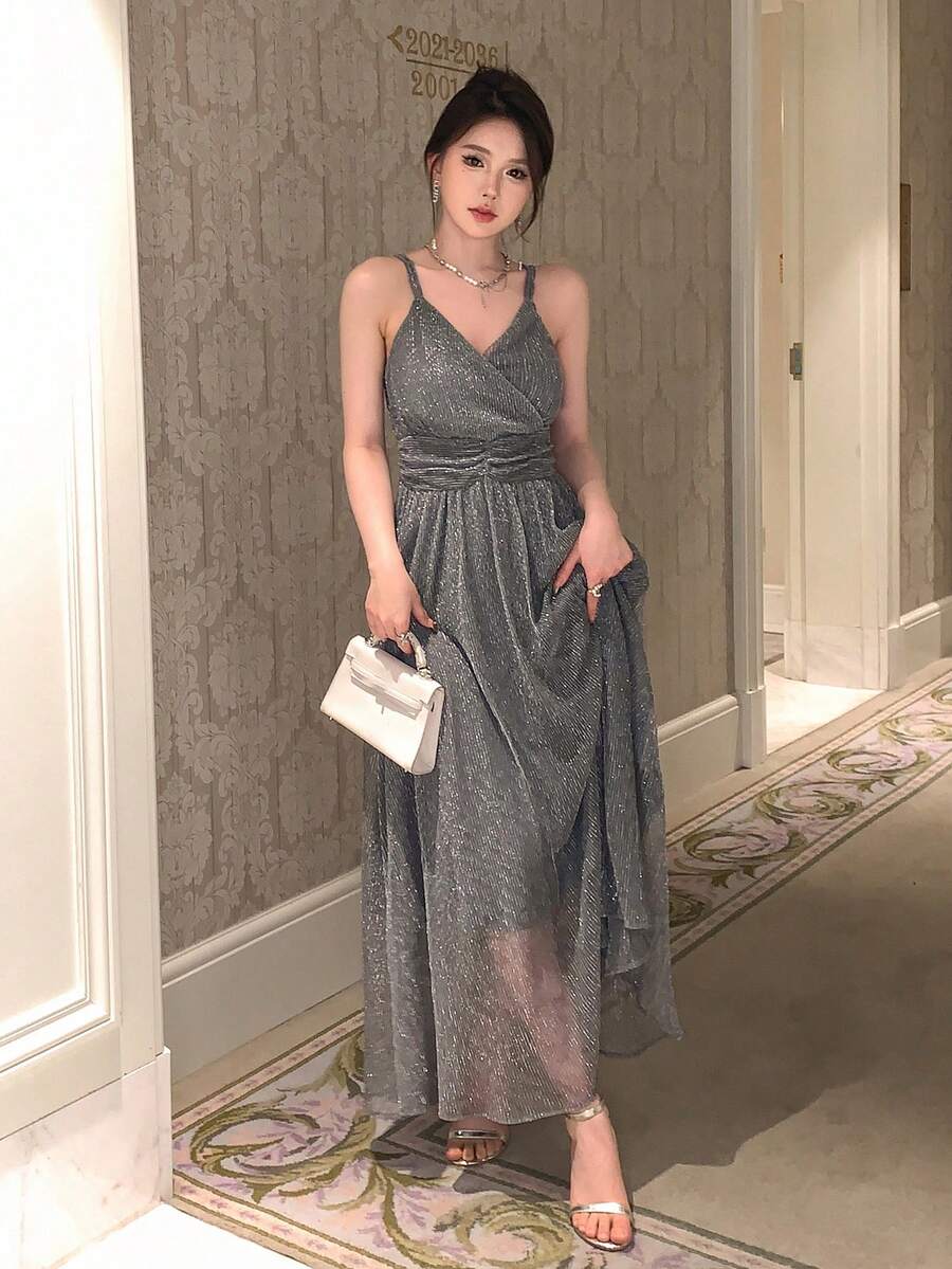 DAZY 素色抽褶腰金屬亮絲吊帶連衣裙 - 灰色 - 查看 1