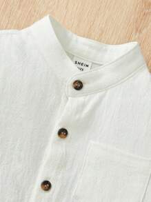 Conjunto Casual De Camisa Con Bolsillo De Parche Y Pantalones Cortos Para Niño, Adecuado Para Vestimenta De Verano