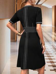 Knit Mix Vestido casual de manga corta y ajustado a rayas (patrón de rayas aleatorio) - Negro - Ver 2