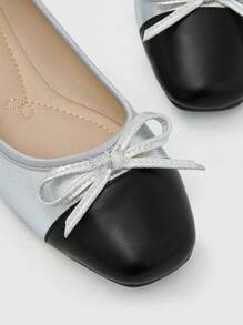 Women Two Tone Metallic Bow Decor Slip-on Flats, Glamorous Ballet Flats - Silver - View 4