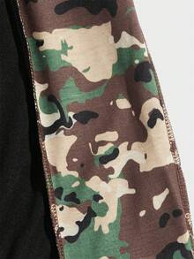 ROMWE MEN Guys Letter Graphic Camo Panel Tee - Black - View 4