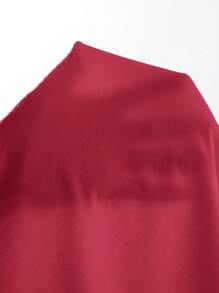 SHEIN Frenchy Camiseta bordado de ilhós manga de borboleta gola v