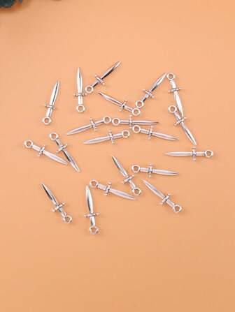 20 piezas/set Colgante DIY creativo aleación de zinc de daga para mujeres para la fabricación de joyas de bricolaje