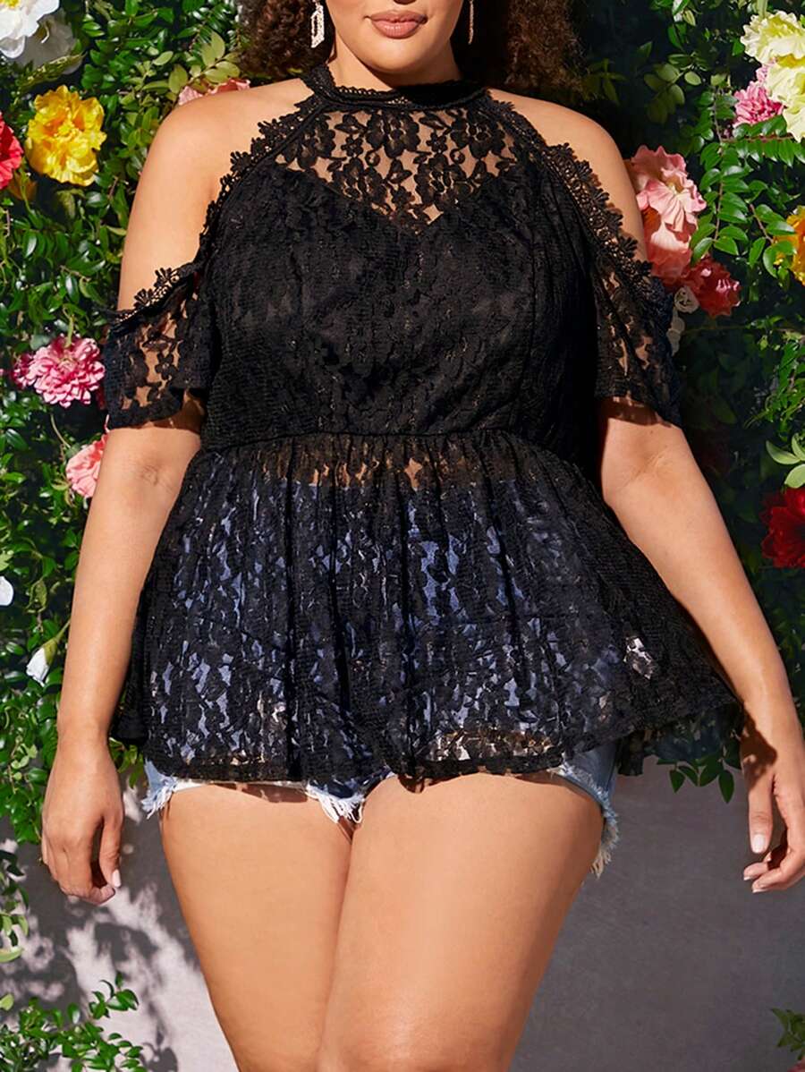 SHEIN CURVE+ 大碼挖肩提花蕾絲荷葉邊下擺T恤 - 黑色 - 查看 1