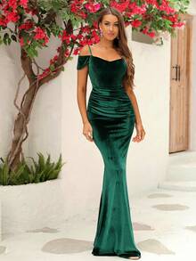 LOVE&LEMONADE Cold Shoulder Ruched Velvet Formal Dress - Dark Green - View 5