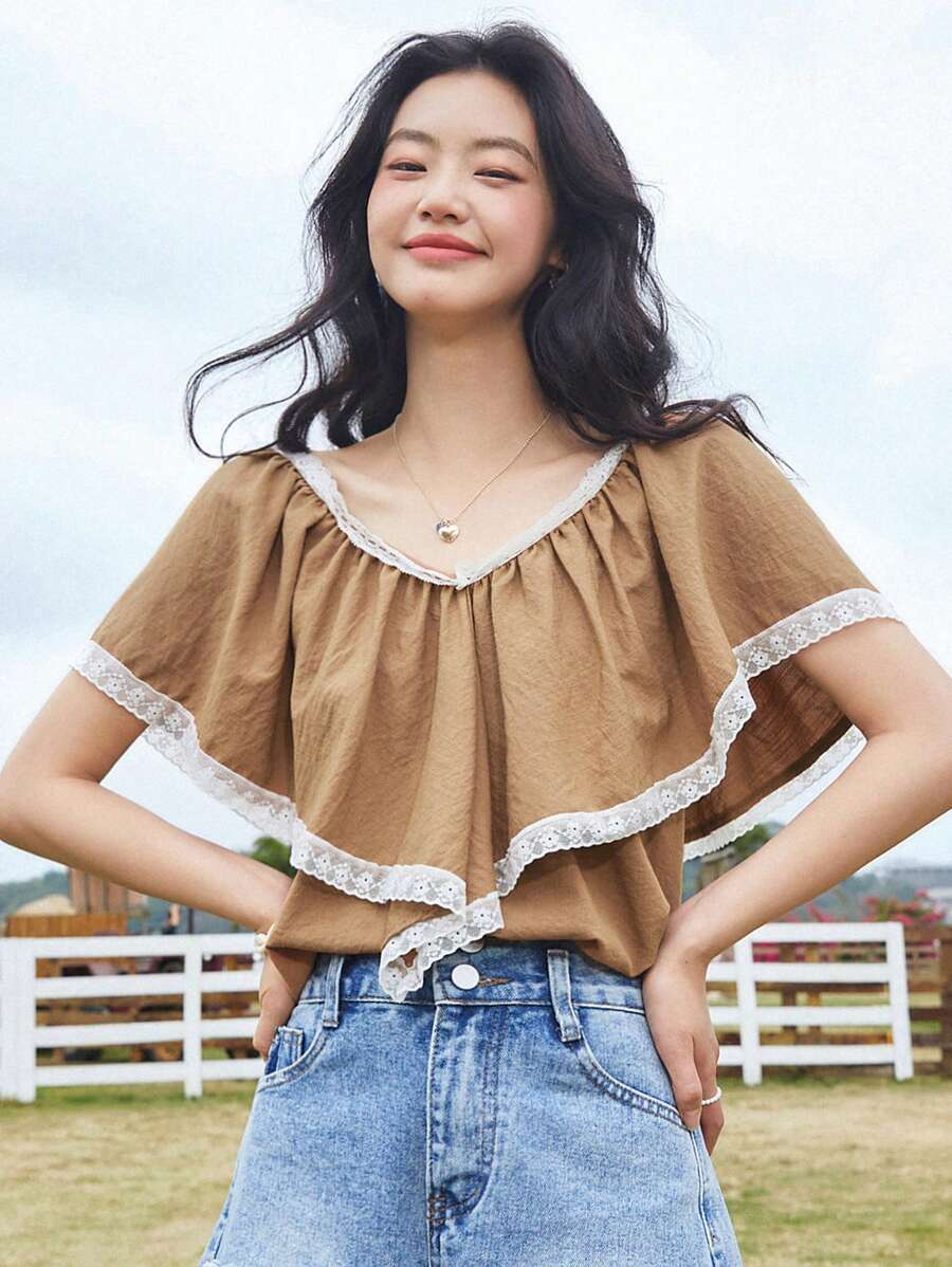 DAZY Blusa con encaje en contraste ribete con fruncido de manga mariposa - Caqui - Ver 1