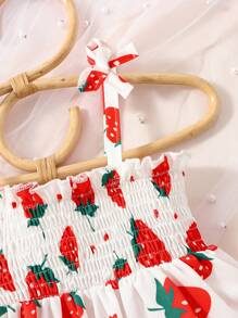 SHEIN Vestido Con Estampado De Fresas Para Bebés Niñas Con Correas Y Sombrero