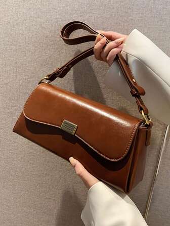 中等的翻蓋法棍包金屬裝飾優雅