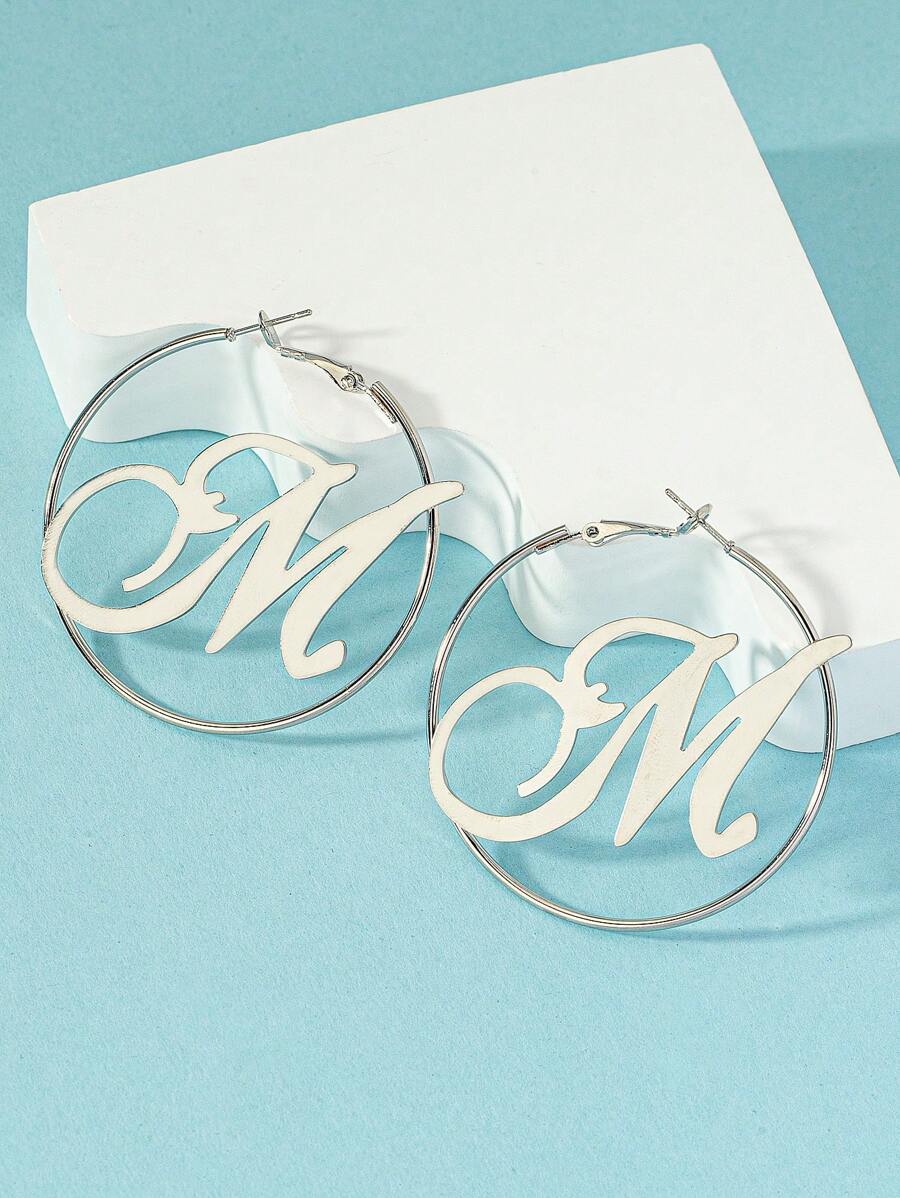 Pendientes de aro con diseño de letra - Plateado - Ver 1