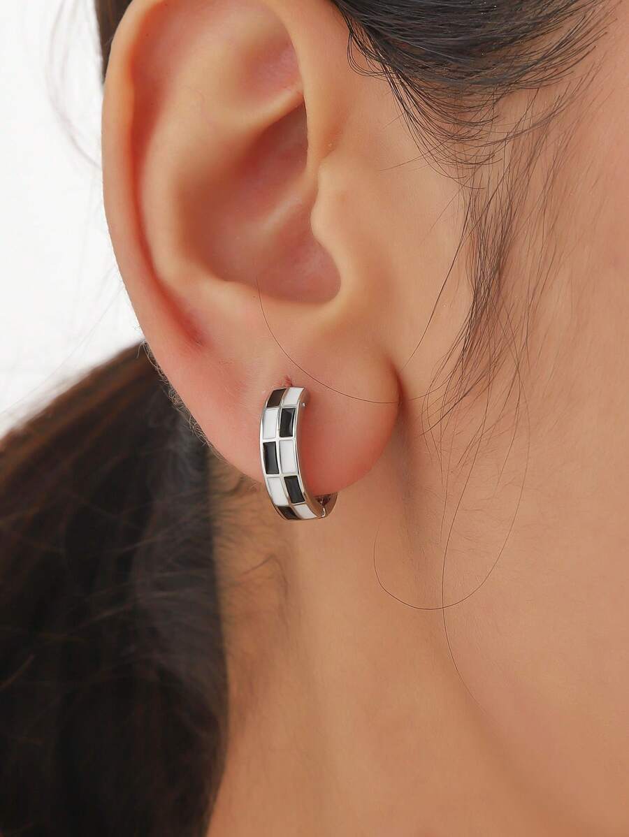 棋盤格圖案圓耳環 - 銀色 - 查看 1